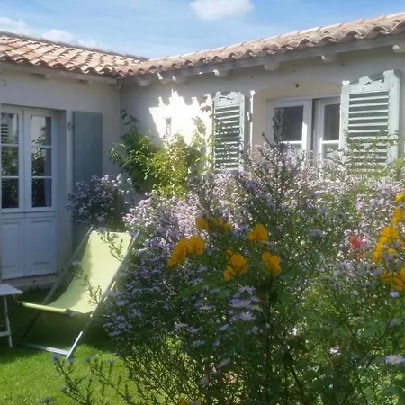 La Passerose 3 Pieces Avec Jardin Au Calme,a 300m De La Plage, Bed & Breakfast La Couarde-sur-Mer