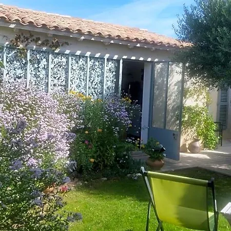 Bed & Breakfast La Passerose 3 Pièces Avec Jardin Au Calme,à 300m De La Plage, La Couarde-sur-Mer