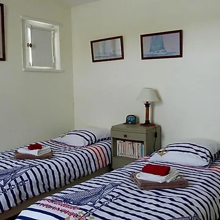 La Passerose 3 Pièces Avec Jardin Au Calme,à 300m De La Plage, Bed & Breakfast La Couarde-sur-Mer