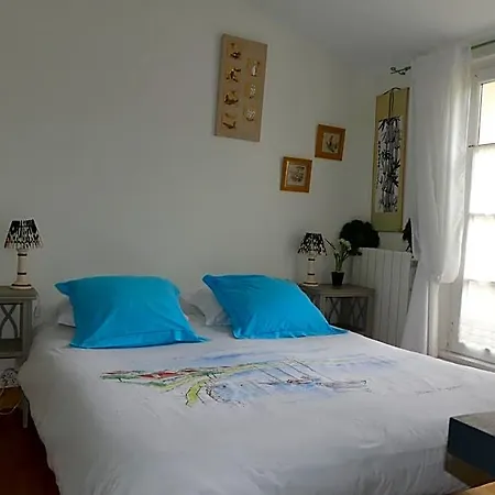 La Passerose 3 Pièces Avec Jardin Au Calme,à 300m De La Plage, Bed & Breakfast La Couarde-sur-Mer