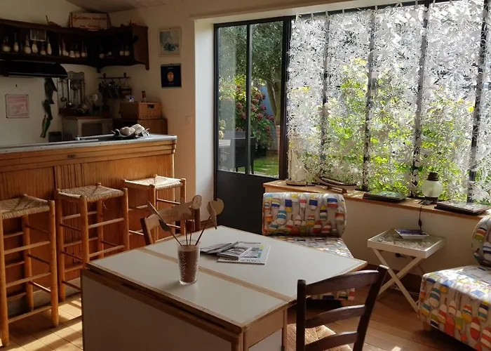 Alojamento de Acomodação e Pequeno-almoço La Passerose 3 Pièces Avec Jardin Au Calme,à 300m De La Plage, La Couarde-sur-Mer